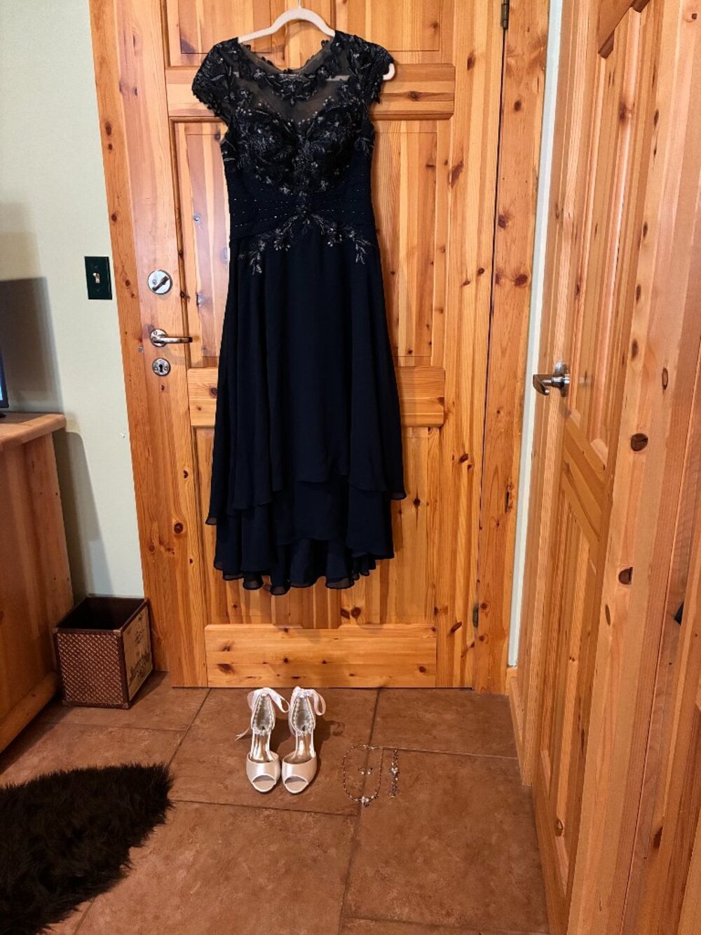 Complete Mother of the Bride Outfit! Dress, Shoes, Jewelry, Navy and White